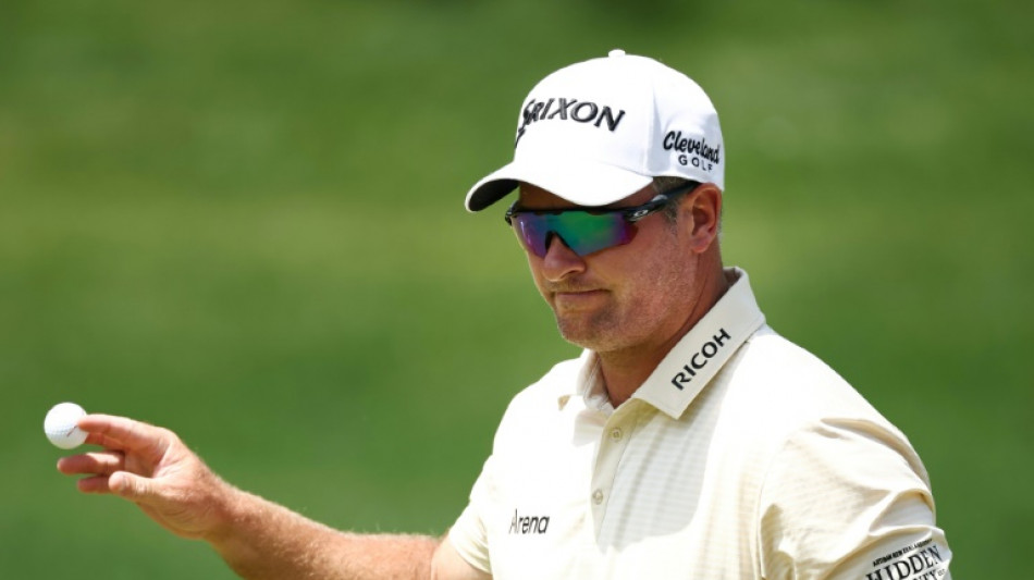 Kiwi Fox, local hero Smalley make most of late PGA calls