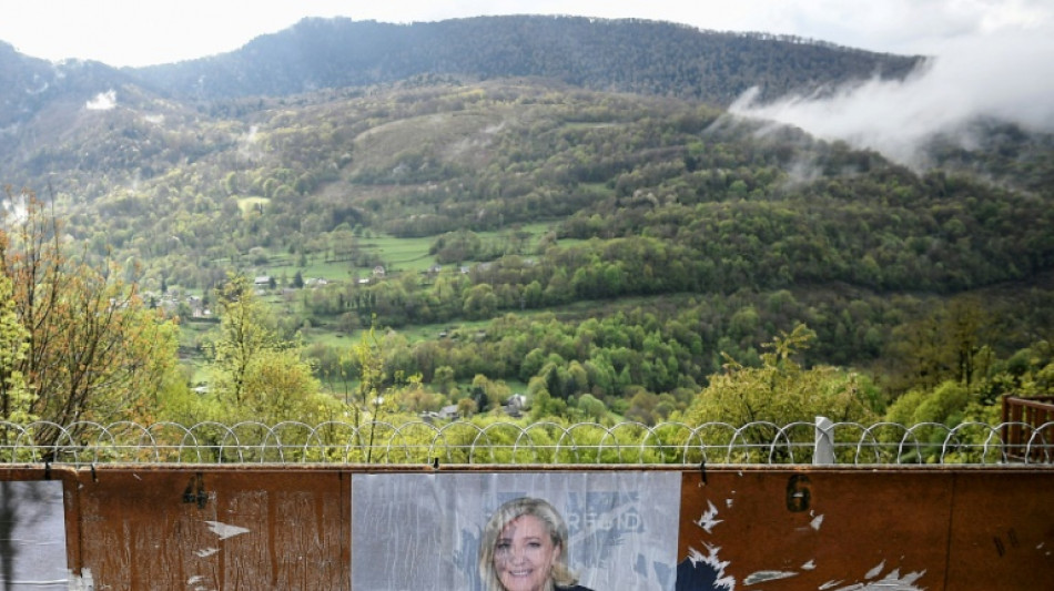 "Je n'ai pas dormi": le d&eacute;sarroi de maires ruraux face au vote Le Pen 