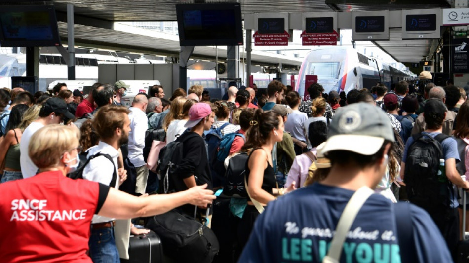 Juilletistes et ao&ucirc;tiens prennent d'assaut les routes et les gares