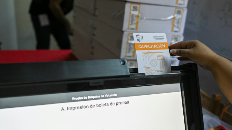 Le Paraguay vote en une pr&eacute;sidentielle serr&eacute;e, possible basculement &agrave; gauche