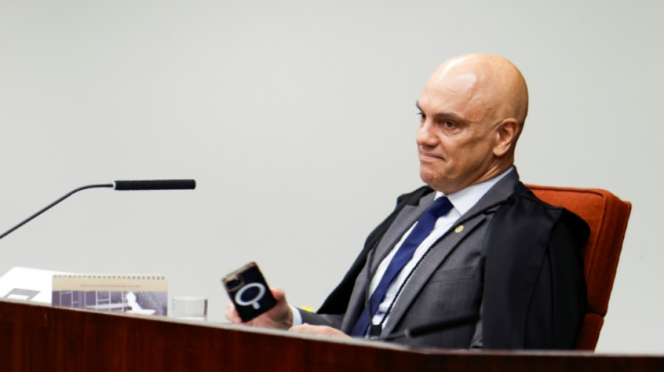 Moraes exige explica&ccedil;&otilde;es a defesa de Bolsonaro sobre arma em pris&atilde;o domiciliar