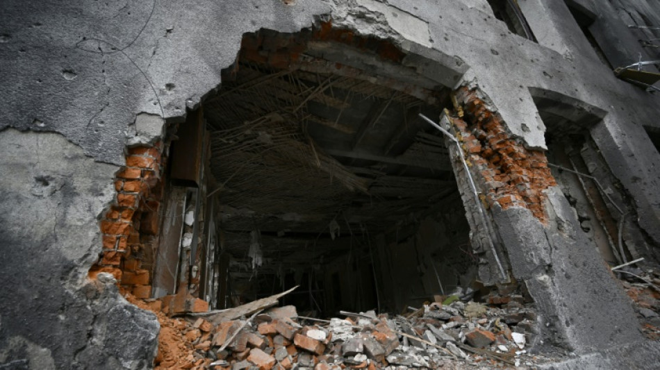 La fiscales de J&aacute;rkov, en Ucrania, inspeccionan edificios destruidos por la guerra