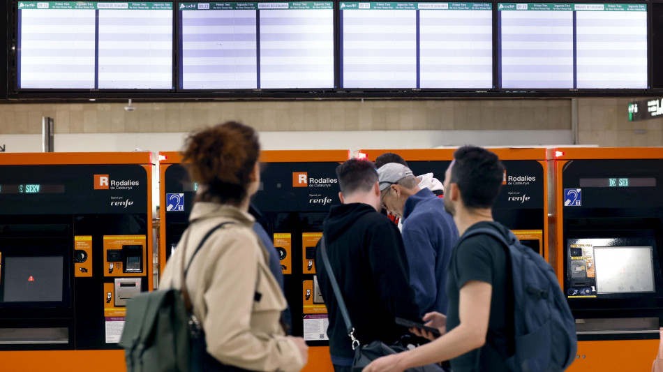 Blackout in Spagna, ancora sospesi servizi ferroviari in Galizia