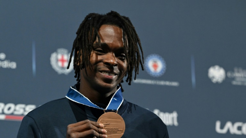 Mondiaux d'escrime: Enzo Lefort s'arr&ecirc;te en demie et d&eacute;croche le bronze