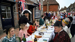 Après le couronnement, la joie des Britanniques dans les fêtes de quartier 