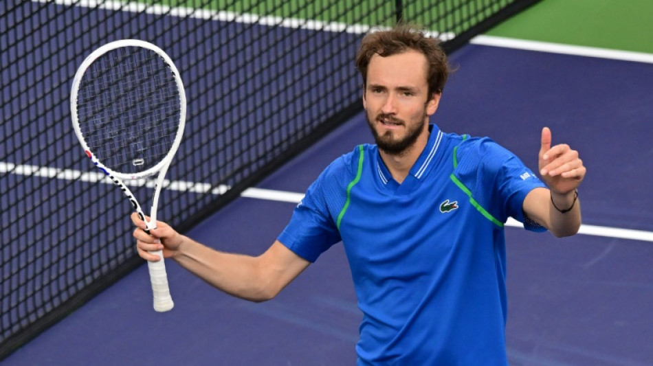 Indian Wells: Medvedev, plus fort que la douleur, file en quarts aux d&eacute;pens de Zverev