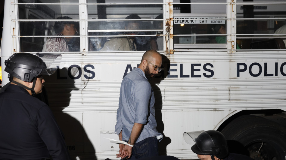'Trump invier&agrave; 9.000 migranti a Guantanamo da domani'