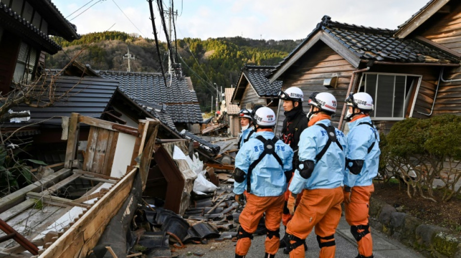 Las lluvias complican los rescates tras el terremoto que dej&oacute; 64 muertos en Jap&oacute;n