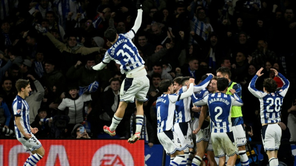 Real Sociedad end Barca winning streak to tighten Liga title race