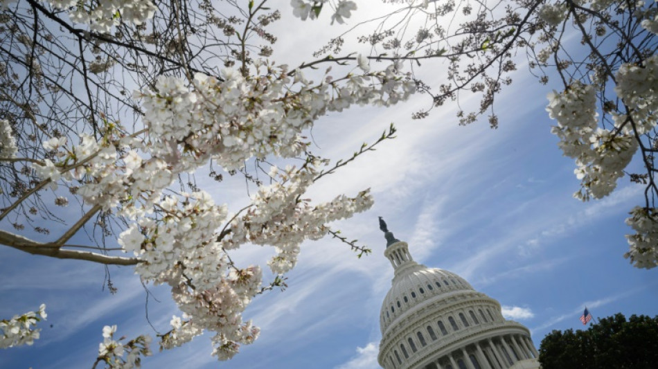 Biden promulgue une loi sur le budget, &eacute;vitant une paralysie de l'Etat am&eacute;ricain
