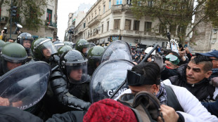 Argentina: ancora scontri a manifestazione pensionati