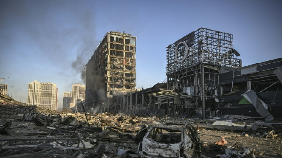 La guerre entre dans Kiev, l'UE d&eacute;nonce un "crime de guerre majeur" &agrave; Marioupol 