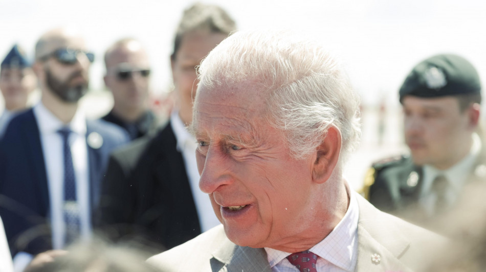 Re Carlo in carrozza a parata ma tornano incognite su malattia