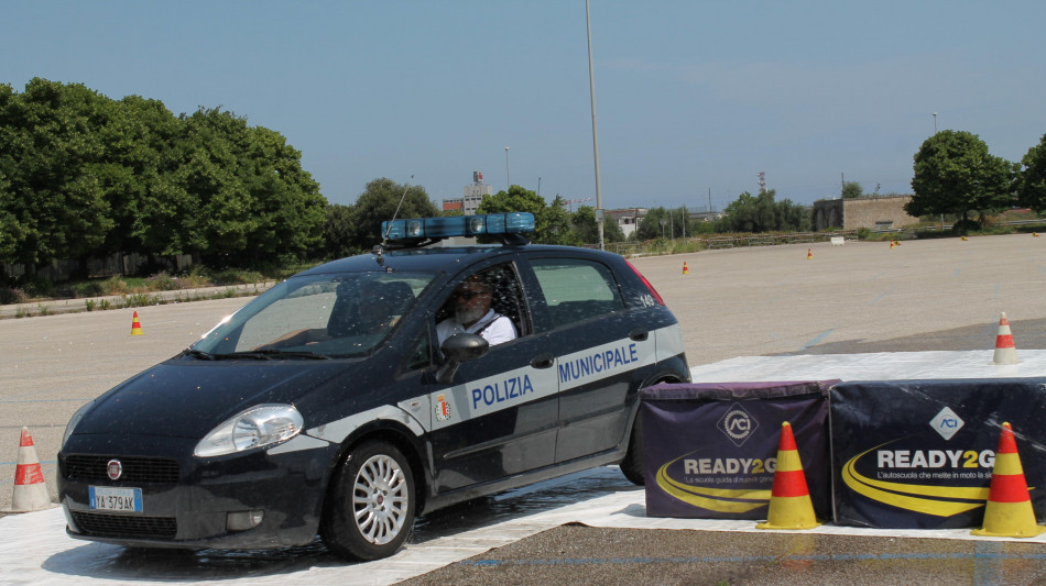 'Per ballare dovete pagare', a Bari baby gang chiede pizzo