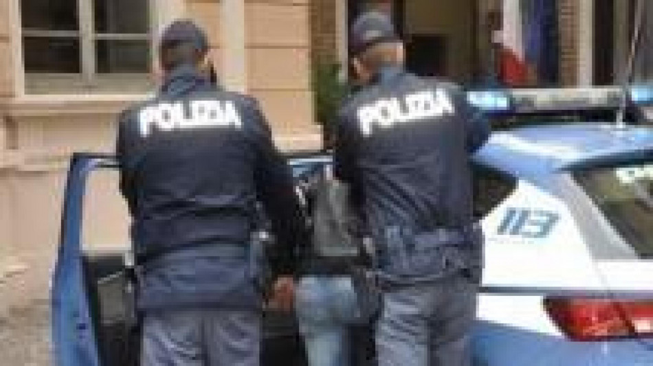 Aggressore preso in piazza a Caserta, addosso coltello e forbici