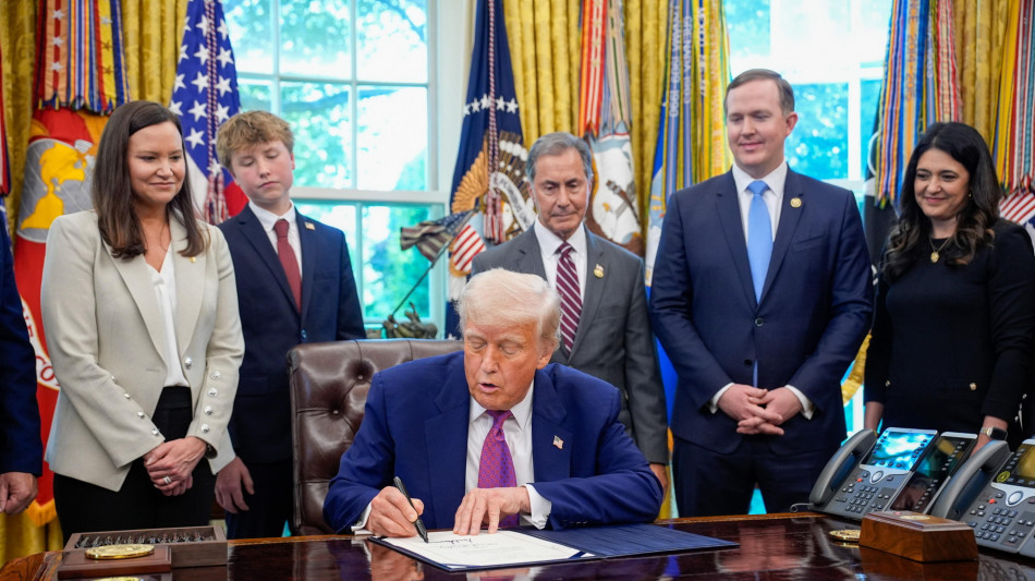 Trump firmer&agrave; ordine per ridurre prezzi farmaci fino a 80%