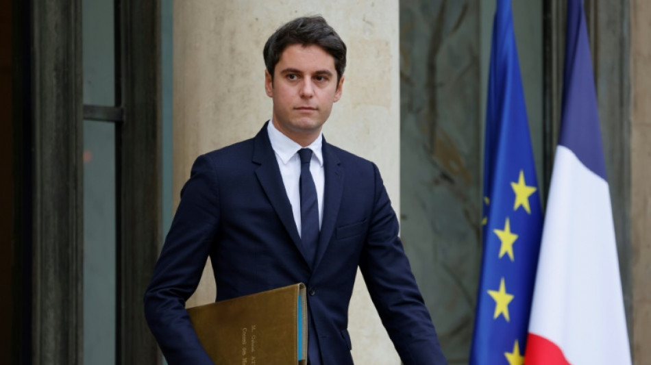 Macron nomeia primeiro-ministro mais jovem da Fran&ccedil;a para relan&ccedil;ar seu mandato