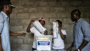 Elections en Sierra Leone: la police disperse des opposants dans l'attente des r&eacute;sultats