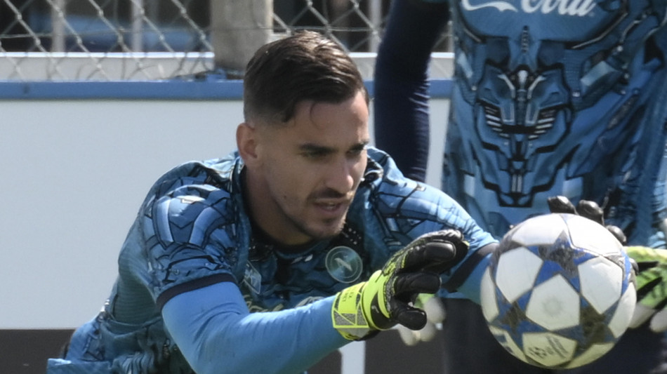 Calcio: Napoli; Frattura al piede per Meret, out almeno un mese