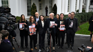 Biden recebe fam&iacute;lias de ref&eacute;ns americanos retidos em Gaza