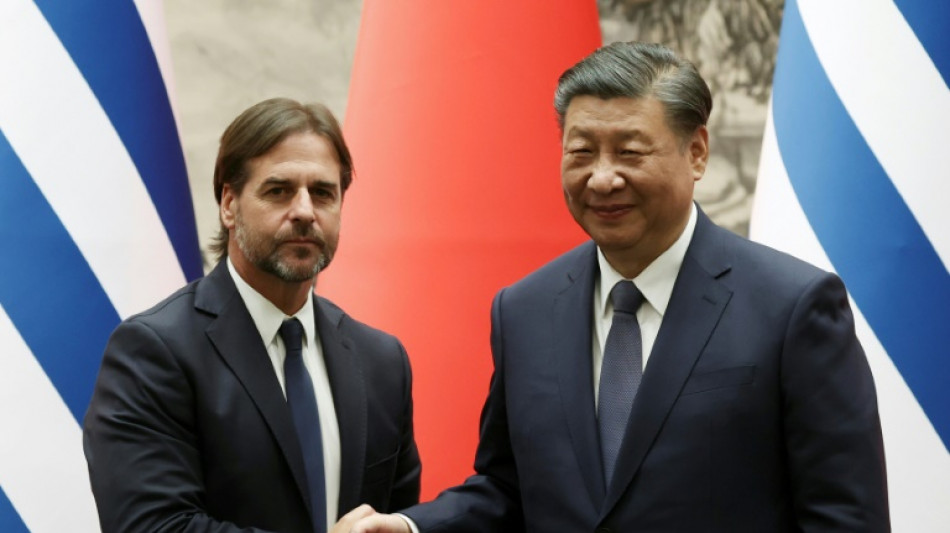 China e Uruguai avan&ccedil;am em associa&ccedil;&atilde;o comercial durante visita de Lacalle Pou a Pequim