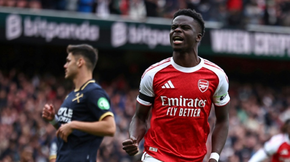 Arsenal go top of Premier League as Man Utd ease pressure on Amorim