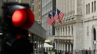 Wall Street termine en baisse, faute de moteur dans un march&eacute; peu fr&eacute;quent&eacute;