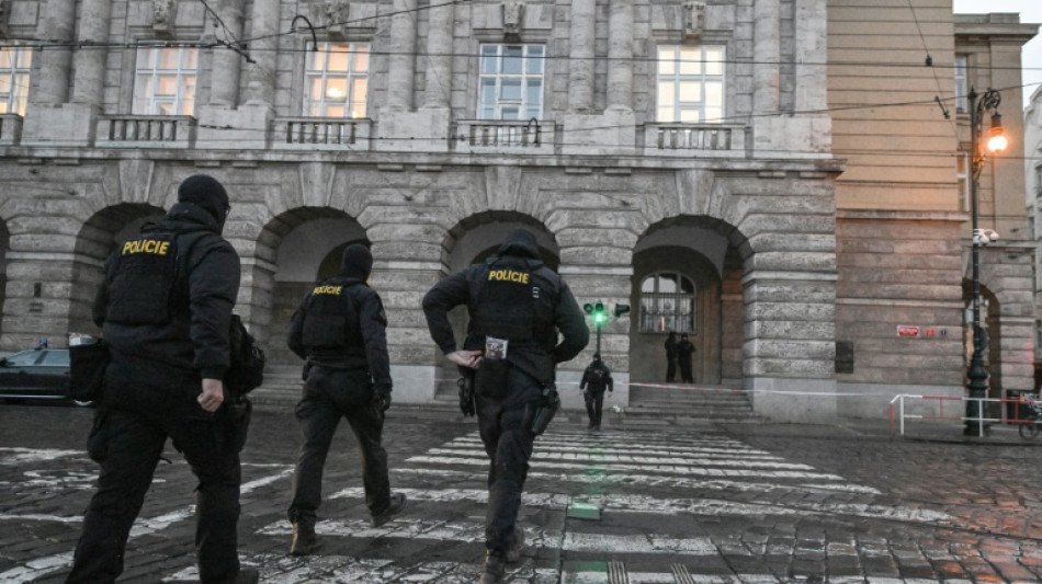 La polic&iacute;a checa investiga el m&oacute;vil del tiroteo que dej&oacute; 13 muertos en Praga