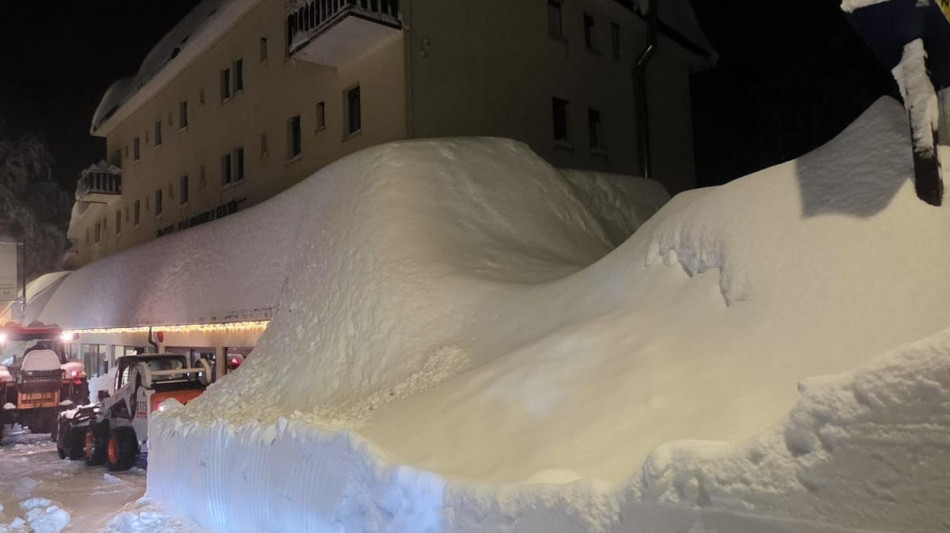 Persone bloccate in hotel, 'finalmente torniamo a casa'