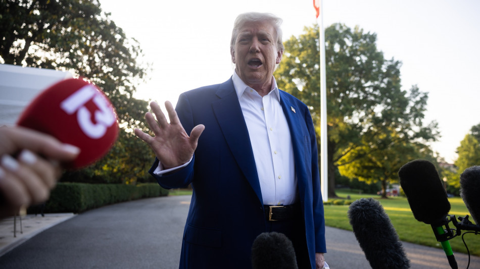 Trump frena su 'aggressione russa' in dichiarazione Nato