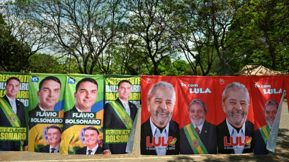 Lula e Fl&aacute;vio Bolsonaro jogam vale-tudo em elei&ccedil;&otilde;es incertas 