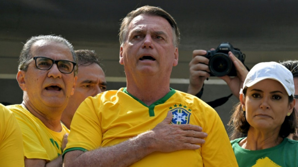 Ex-comandantes das For&ccedil;as Armadas vinculam Bolsonaro a plano golpista