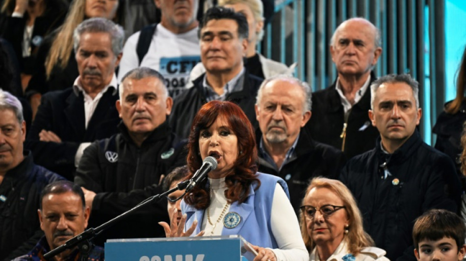 Tr&ecirc;s acusados v&atilde;o a julgamento por atentado contra ex-presidente argentina
