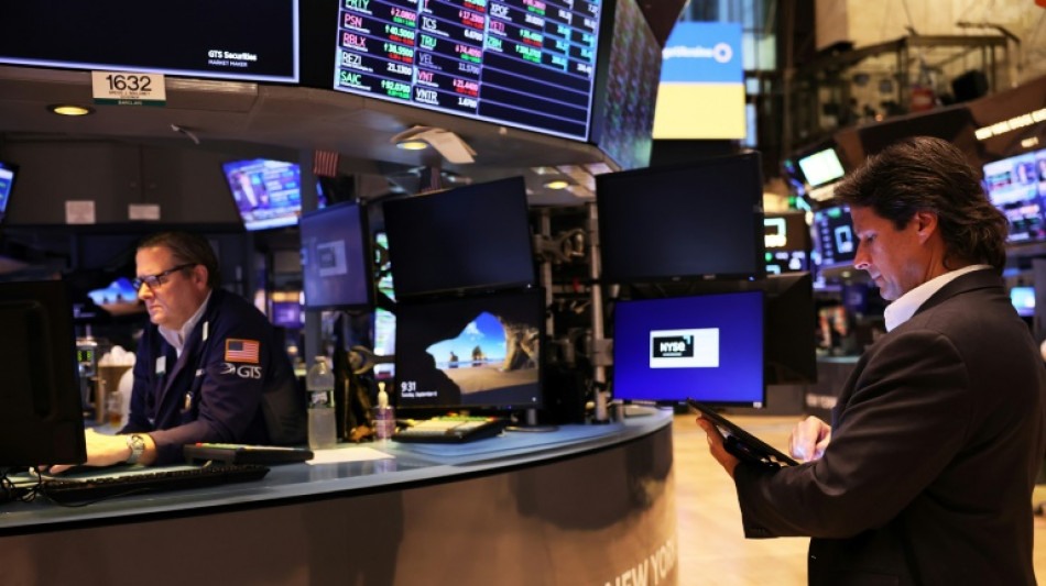 Wall Street finit dans le rouge en attendant le rapport am&eacute;ricain sur l'emploi
