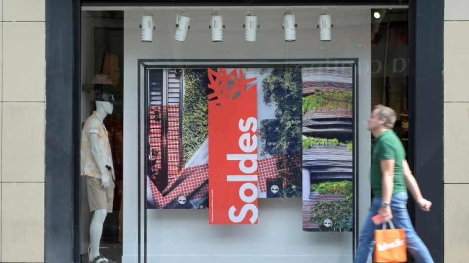 Primeras multas a comercios climatizados en Par&iacute;s que dejen puerta abierta