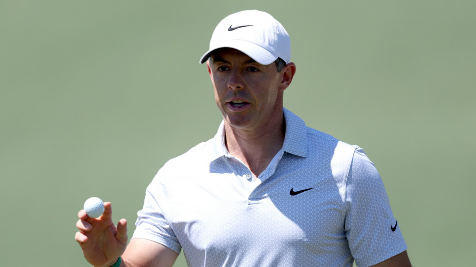 Golf: McIlroy in stato di grazia, in testa con margine al Masters