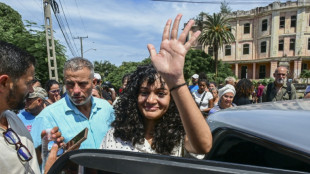 Condenan en Cuba a una activista cr&iacute;tica del gobierno por difundir un video de un agente