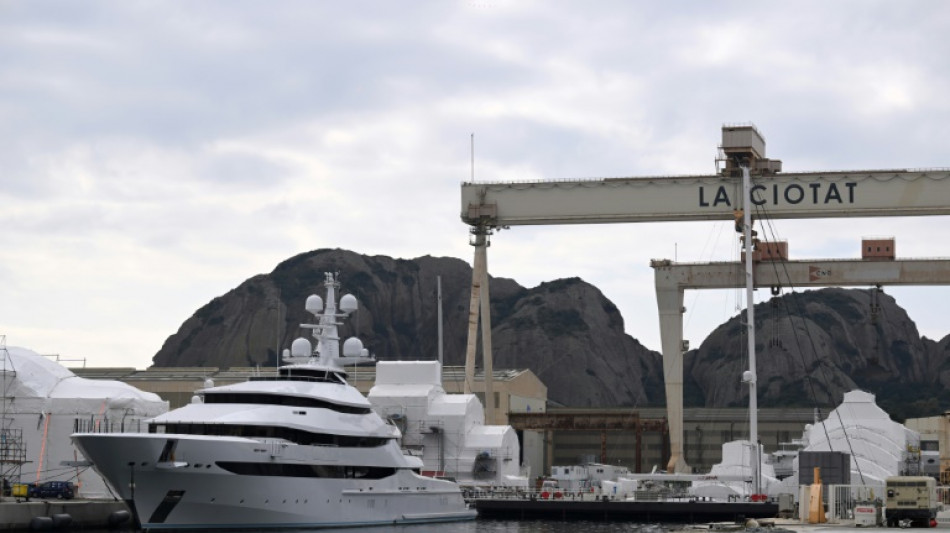 Dans la traque aux avoirs des oligarques, la France saisit un m&eacute;ga-yacht russe