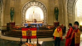 El l&iacute;der del fascismo espa&ntilde;ol exhumado de su lugar de honor en el mausoleo de Franco