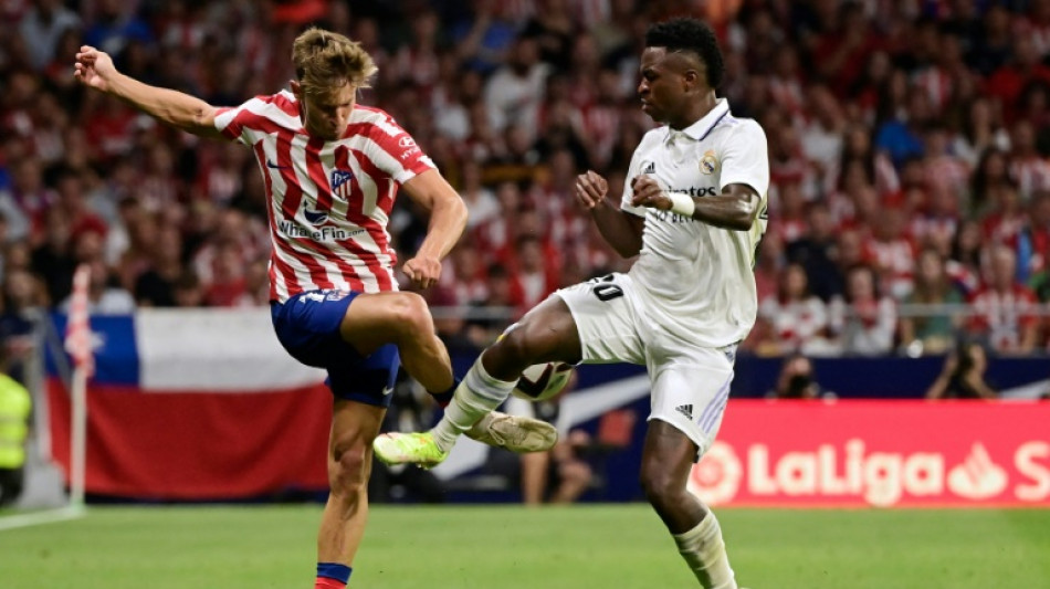 Foot: Une effigie de Vinicius pendue &agrave; un pont de Madrid avant le derby Real-Atl&eacute;tico