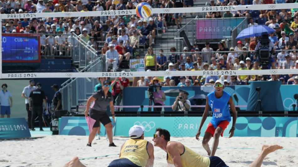 George e Andr&eacute; perdem para dupla cubana no v&ocirc;lei de praia em Paris