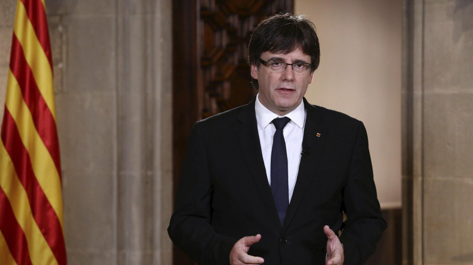 Puigdemont &egrave; a Barcellona, scortato verso il Parlamento