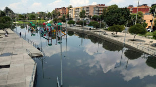 Fuertes lluvias generan caos en aeropuerto de Ciudad de México